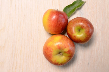 Naklejka na ściany i meble Three fresh apples