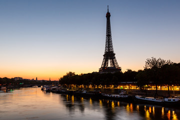 Obraz na płótnie Canvas Wieża Eiffla i d'Iena Most na Dawn, Paryż, Francja