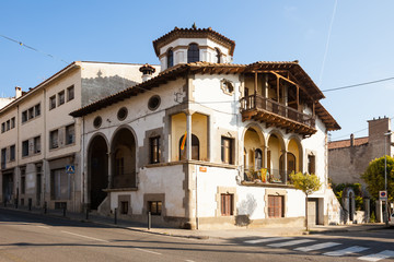 Fototapeta na wymiar picturesque houses in Catalan town. Banyoles