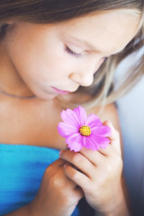 Obraz na płótnie Canvas Girl with a flower