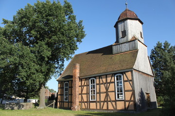 Fototapeta na wymiar Dorfkirche in Kremitz bei Jessen/Elster