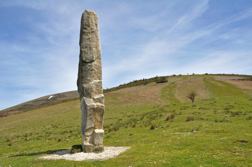 Menhir de Arlobi, Gorbea, Álava (España) © Noradoa
