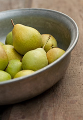 Pear fruits in bowl
