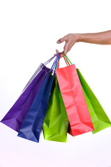 mano de hombre sujetando bolsas de compra
