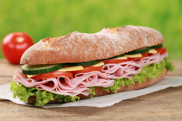 Baguette belegt mit Schinken