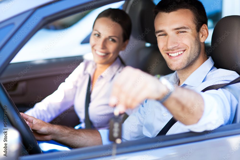 Poster Couple inside car