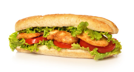 Bocadillo de pollo con lechuga y tomate