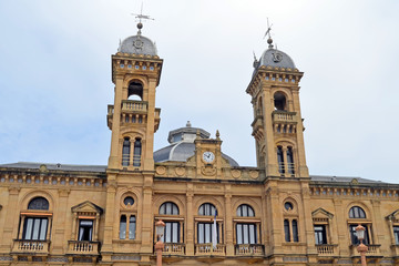 Fototapeta na wymiar Vista del ayuntamiento de San Sebastián. País Vasco