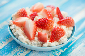 Fresh cottage cheese with sliced strawberries, close-up