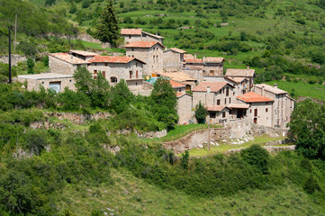 Fototapeta na wymiar Piękne górskie wioski we wschodnich Pirenejach.
