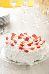 Torta alla panna con fragole