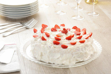 Torta alla panna con fragole
