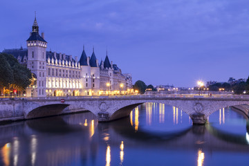 Fototapeta na wymiar Co Conciergerie Paris Seine