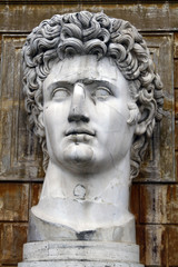 Fototapeta na wymiar Head statue of Julius Caesar
