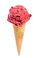 Eine Eistüte mit roter Kugel Eis