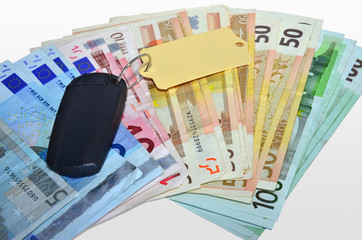 Autoschlüssel über Geldscheinen