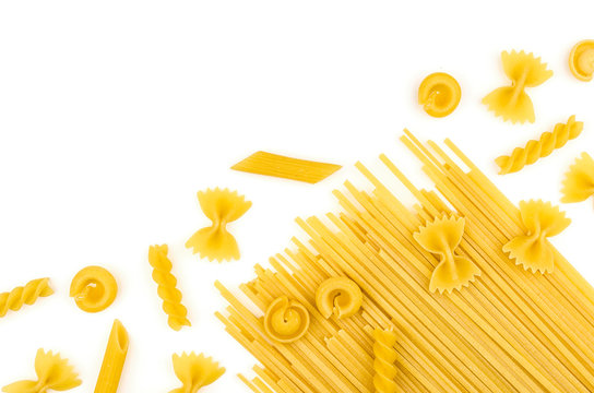 Verschiede Pastasorten auf einem wei&szlig;en Hintergrund