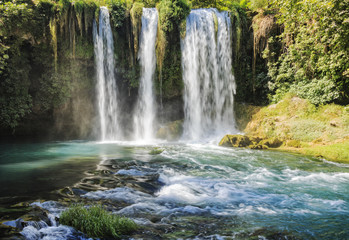 Fototapeta na wymiar Waterfall in Antalya