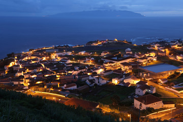 Fototapeta na wymiar Panorama der Insel Corvo Azoren Portugal bei Nacht