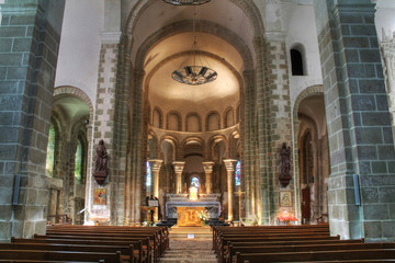 la nef de l'abbaye de Saint Gildas de Rhuys