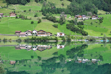 Fototapeta na wymiar Lungerer Jezioro, Szwajcaria