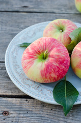 Naklejka na ściany i meble Fresh apples on the wooden table