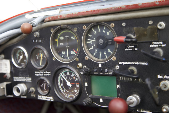 Cockpit in einem Flugzeug