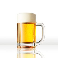 ビールジョッキに入ったビール