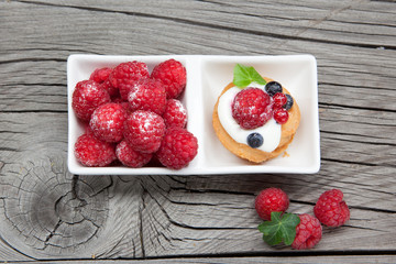 Raspberries mini cake