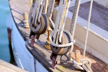 Taue an altem Segelboot