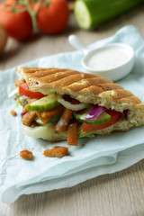 Vegetarisches Gyros im Fladenbrot