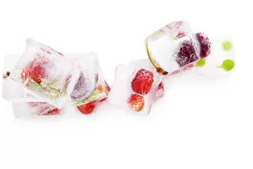 Plexiglas foto achterwand Fruit bevroren in ijs. © Eskymaks