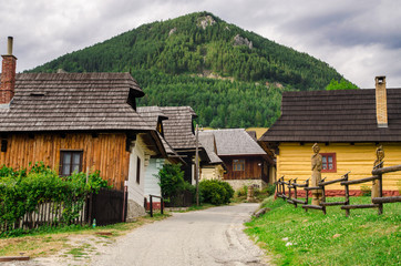 Fototapeta na wymiar Vlkolínec - wieś na Słowacji zabytkowy