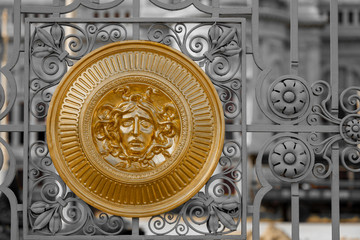 Medusa sign at Ananda Samakhom Throne Hall's gate