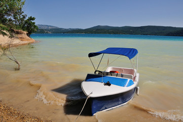 Fototapeta na wymiar Lake St Croix electric boat