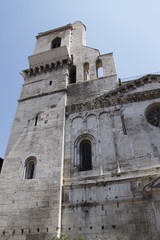 Fototapeta na wymiar Cathédrale Notre-dame-et-saint-castor à Nîmes