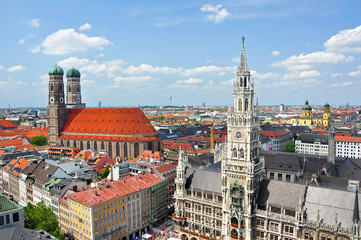 München mit Rathaus und Frauenkirche © Henry Czauderna