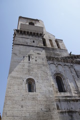 Fototapeta na wymiar Cathédrale Notre-dame-et-saint-castor à Nîmes
