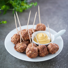 Frikadellen Häppchen