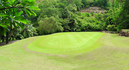 Parcours d'un golf dix-huit trous