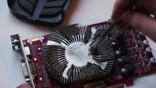 Cleaning a dirty graphics card