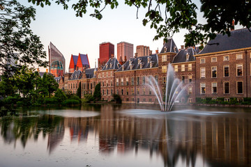 Fototapeta na wymiar Haga Binnenhof z Hofvijver