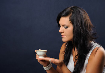 Beautiful woman with a cup of coffee. - obrazy, fototapety, plakaty