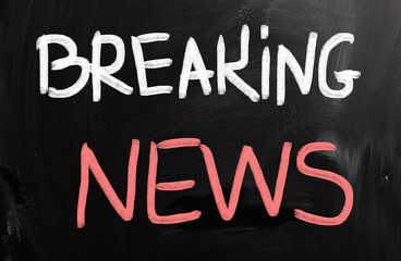 Obraz premium News handwritten with chalk on a blackboard