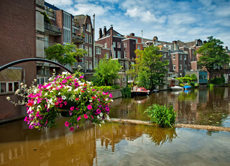 Fototapeta na wymiar Houses along the canal in Amsterdam, the Netherlands