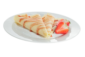 Crêpe mit Erdbeersoße und Erdbeeren