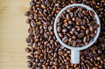 Fototapeta premium Coffee beans on cup