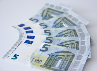 new five euro banknote