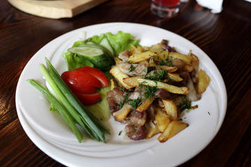 Potatoes with becon and vegetables