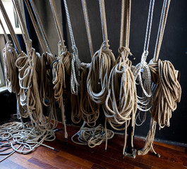 Support cables for the scenes of the theater © Antonio Gravante